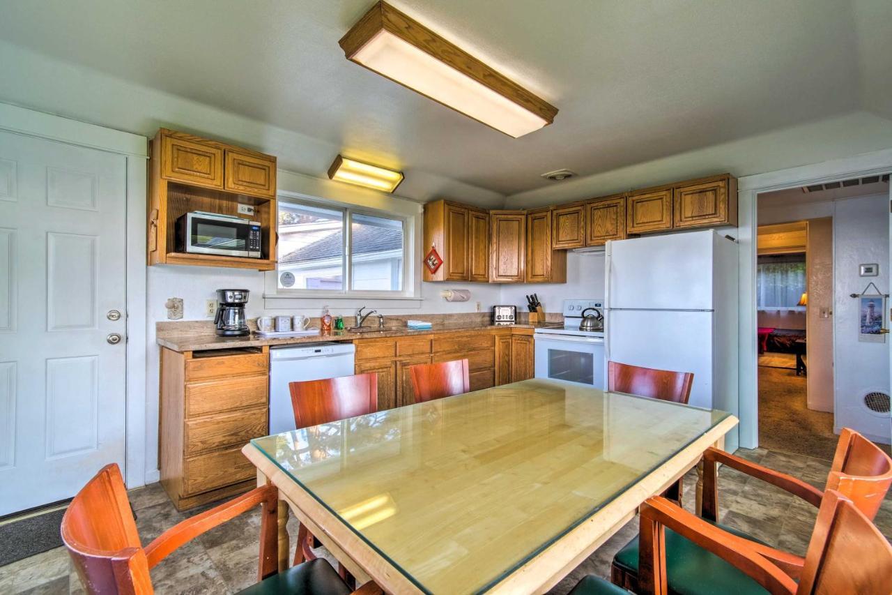 Cliffside Lighthouse Beach Home With Ocean View Coos Bay Eksteriør bilde