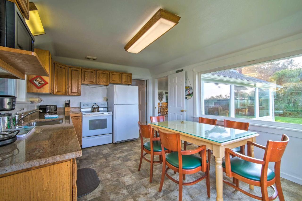 Cliffside Lighthouse Beach Home With Ocean View Coos Bay Eksteriør bilde