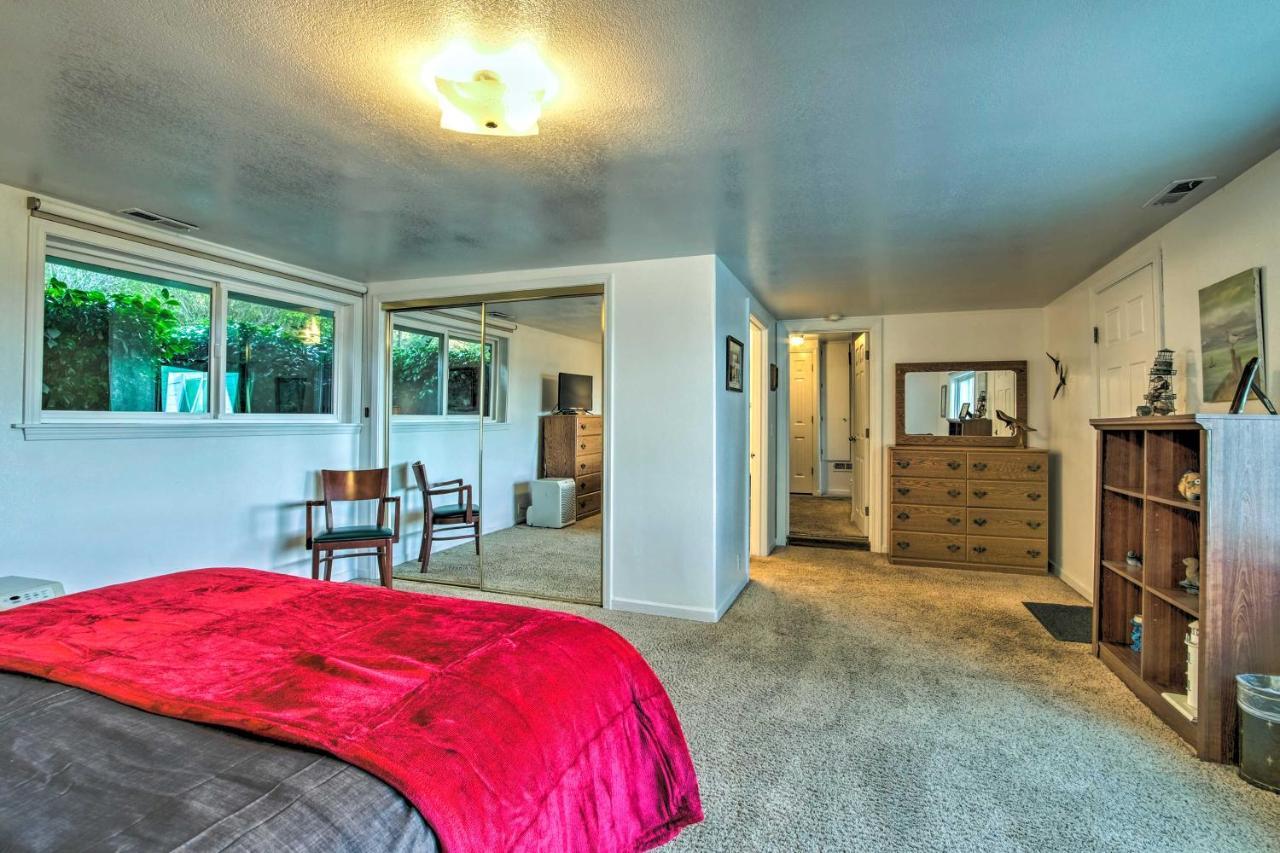 Cliffside Lighthouse Beach Home With Ocean View Coos Bay Eksteriør bilde