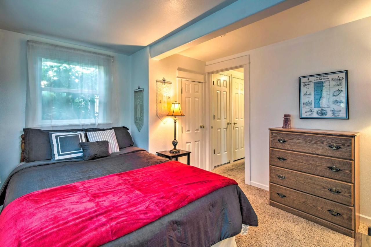 Cliffside Lighthouse Beach Home With Ocean View Coos Bay Eksteriør bilde
