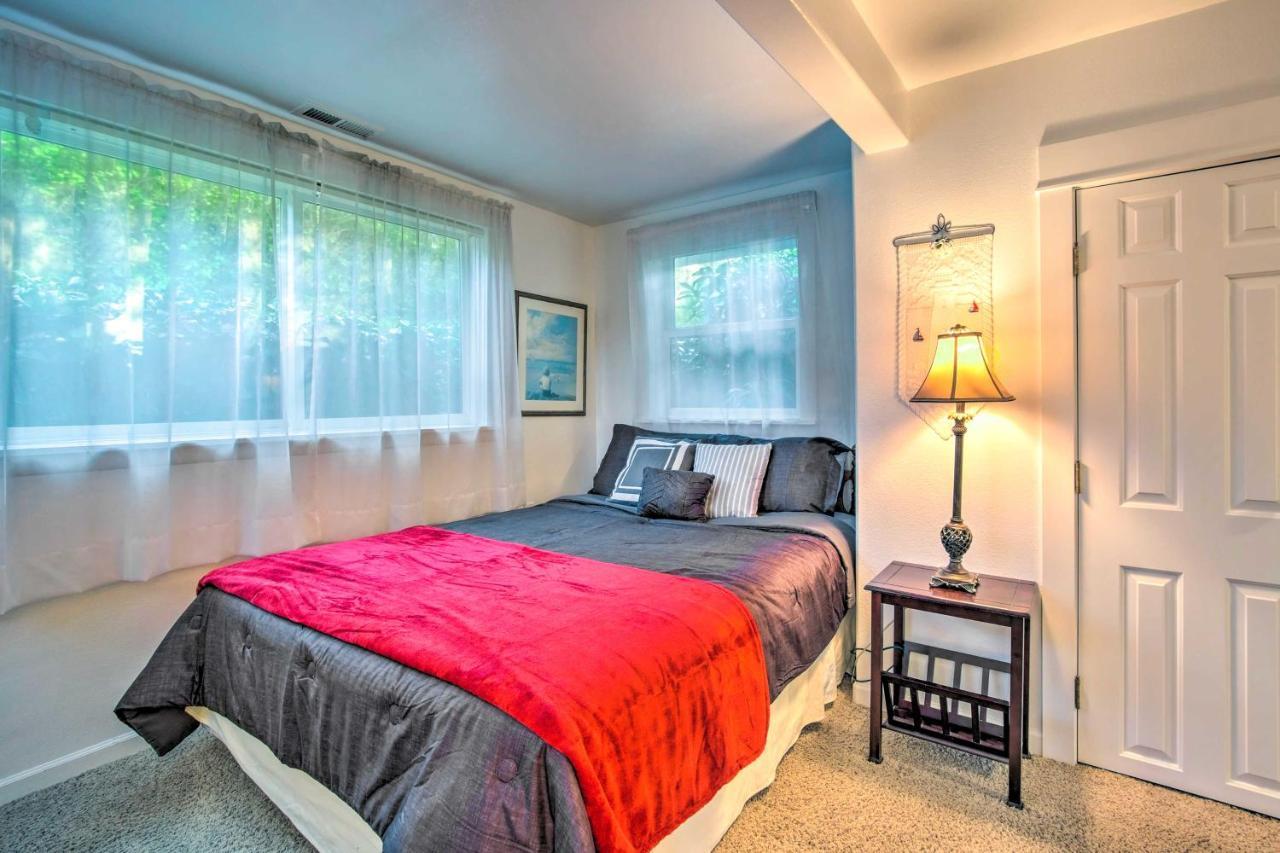 Cliffside Lighthouse Beach Home With Ocean View Coos Bay Eksteriør bilde
